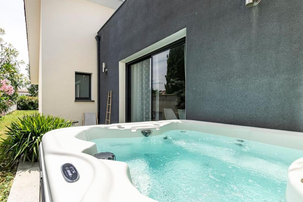 Villa Des Rives Du Tarn Avec Jacuzzi Montans Exterior photo